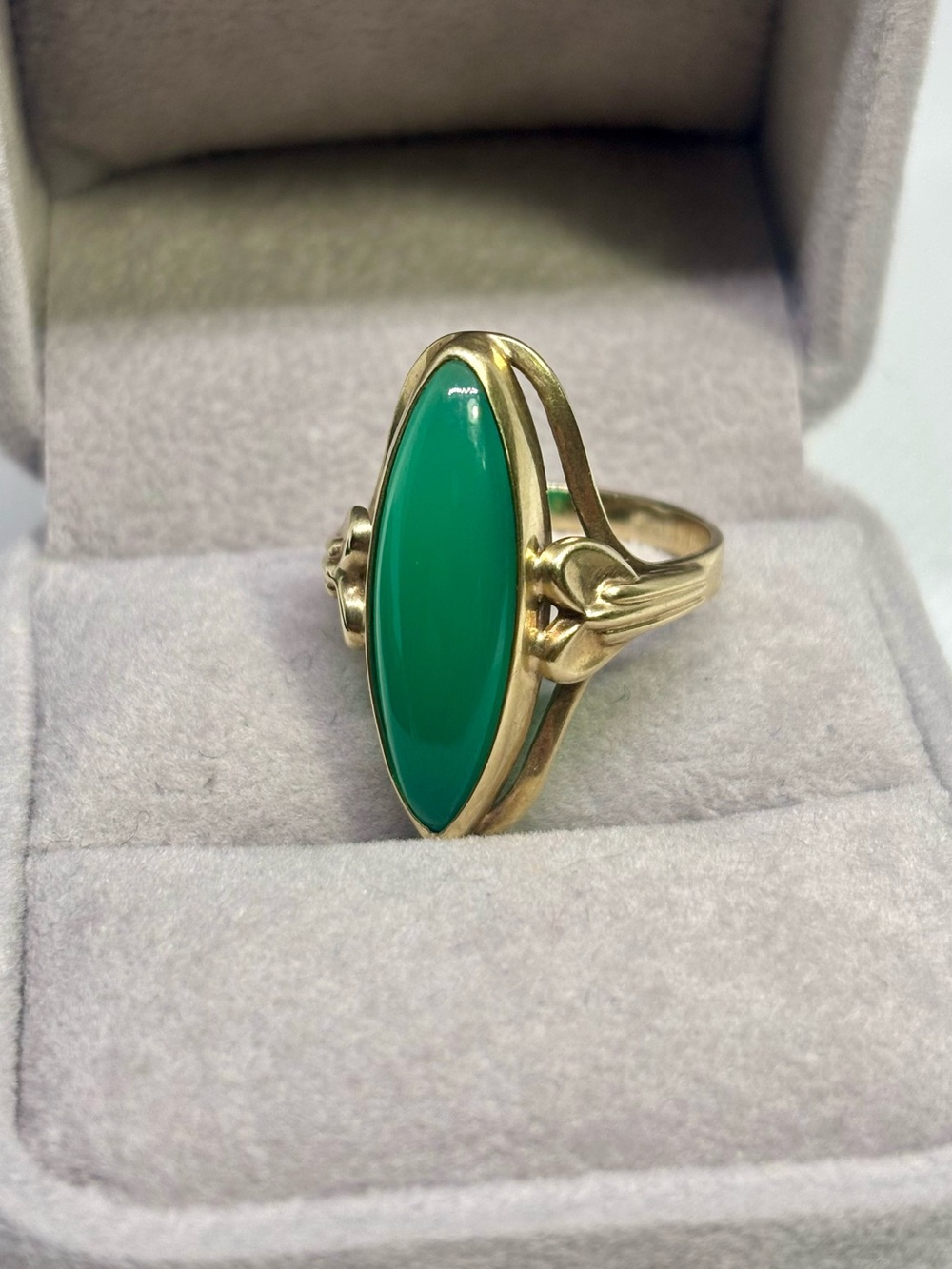 Vintage 8K Gold Chrysoprase Ring, size 7 / German 1960-1970s
